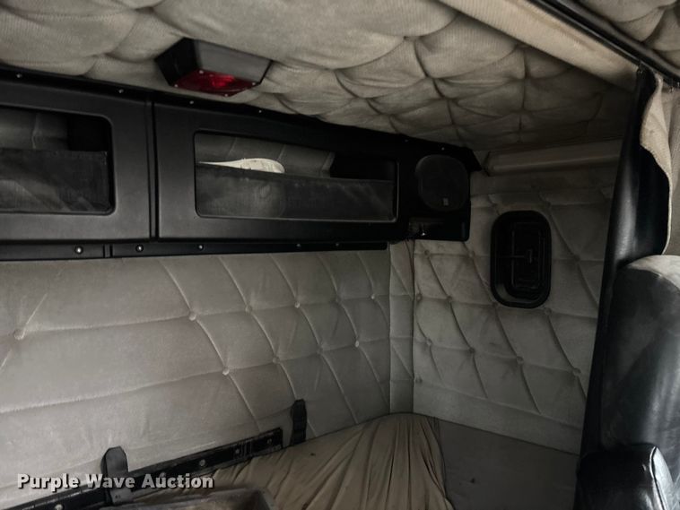 image for item EM5045 1997 Freightliner FLD semi truck