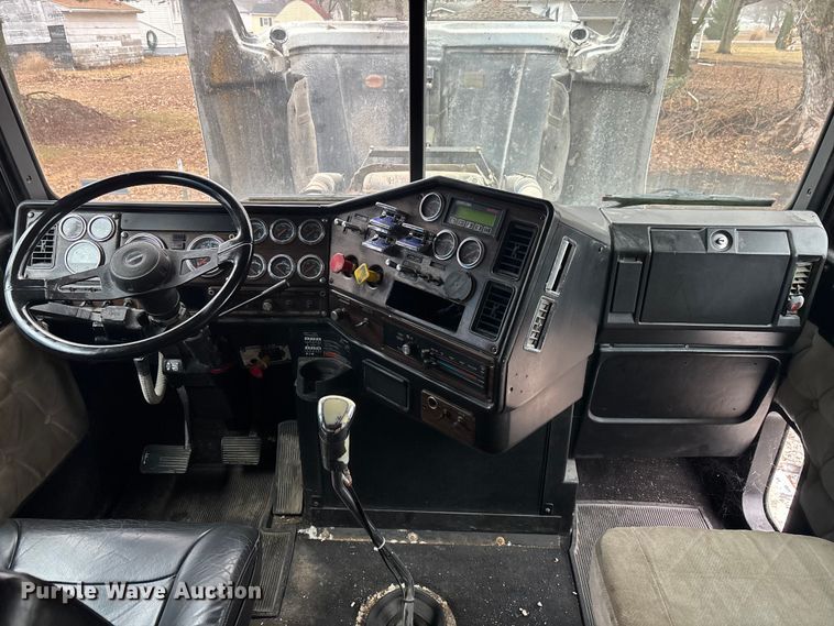 image for item EM5045 1997 Freightliner FLD semi truck