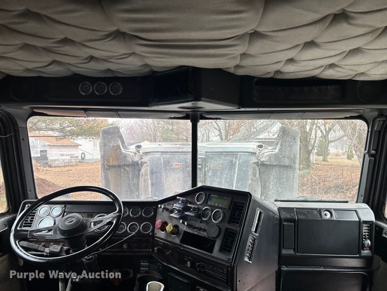 image for item EM5045 1997 Freightliner FLD semi truck