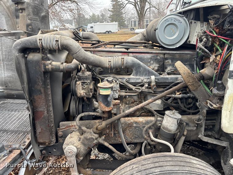 image for item EM5045 1997 Freightliner FLD semi truck