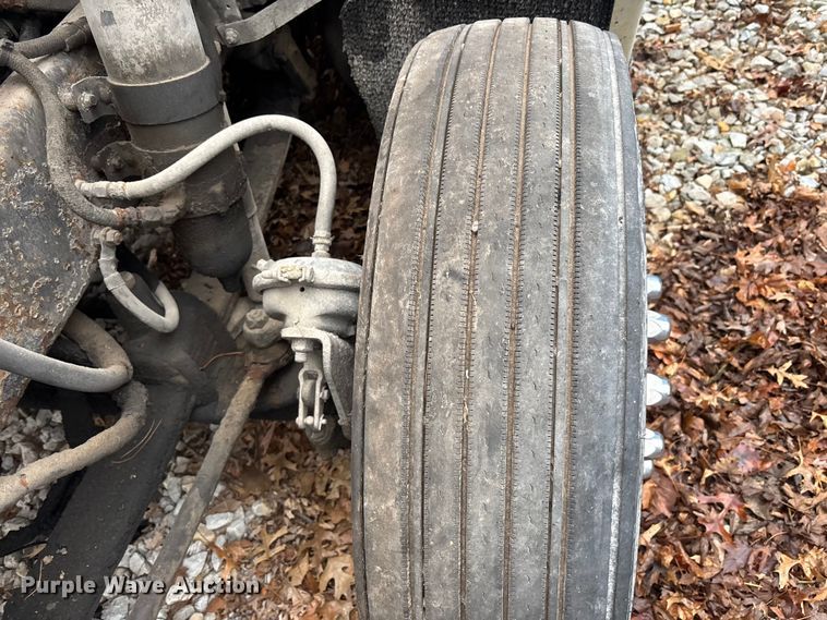 image for item EM5045 1997 Freightliner FLD semi truck