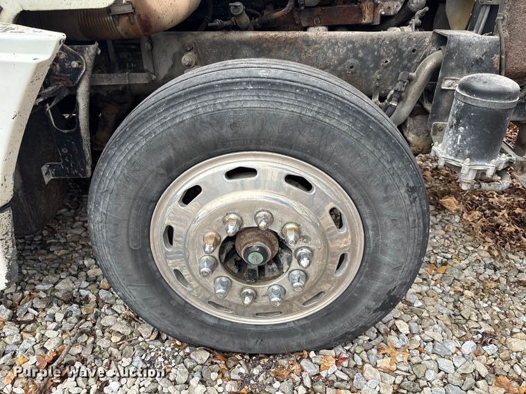 image for item EM5045 1997 Freightliner FLD semi truck