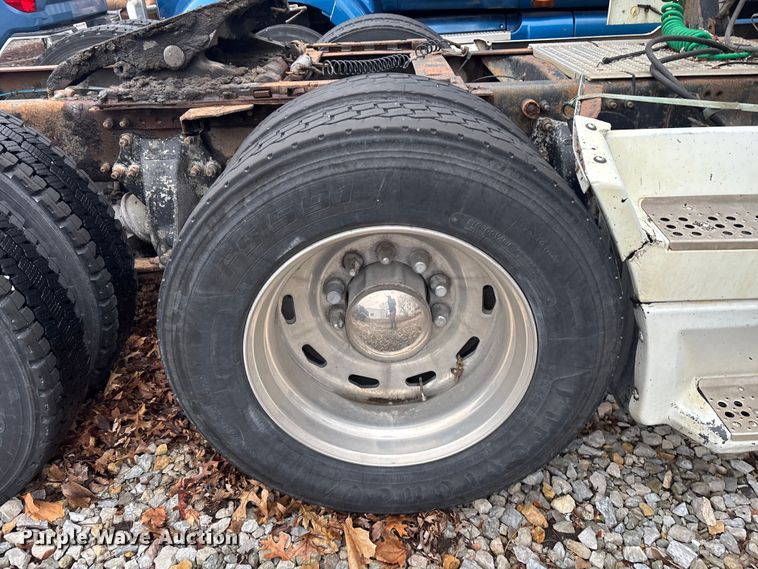 image for item EM5045 1997 Freightliner FLD semi truck