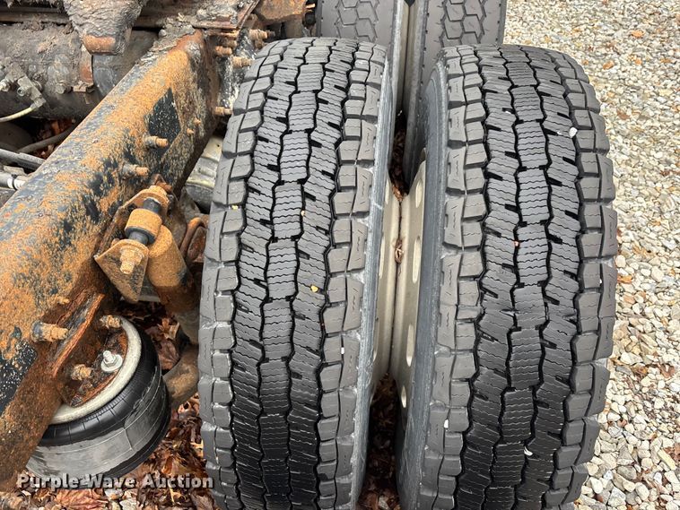 image for item EM5045 1997 Freightliner FLD semi truck