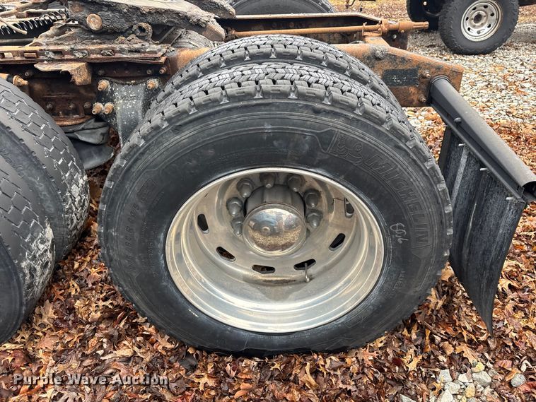 image for item EM5045 1997 Freightliner FLD semi truck