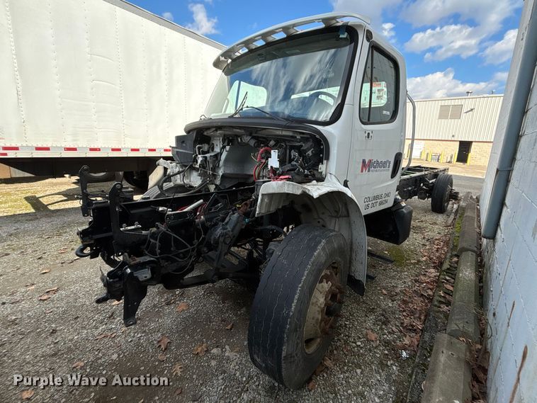 image for item EM5049 2020 Freightliner Business Class M2 truck cab and chassis