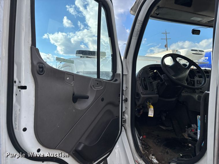 image for item EM5049 2020 Freightliner Business Class M2 truck cab and chassis