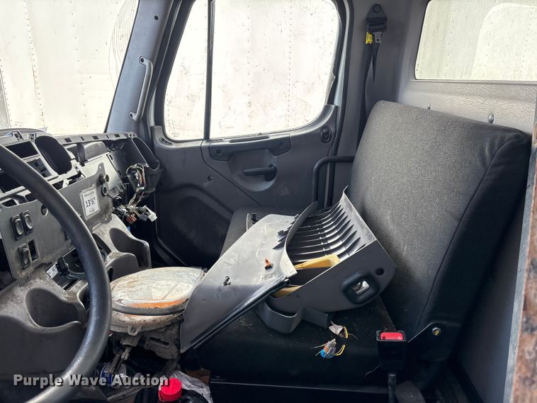 image for item EM5049 2020 Freightliner Business Class M2 truck cab and chassis