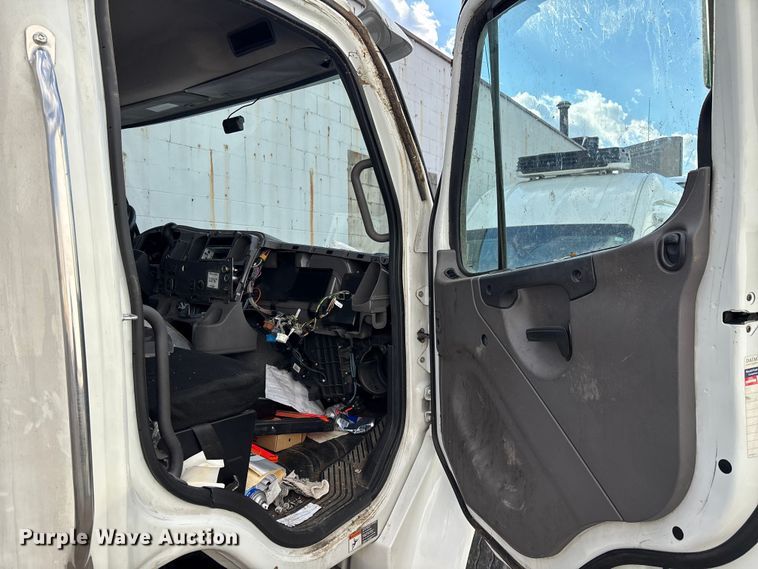 image for item EM5049 2020 Freightliner Business Class M2 truck cab and chassis