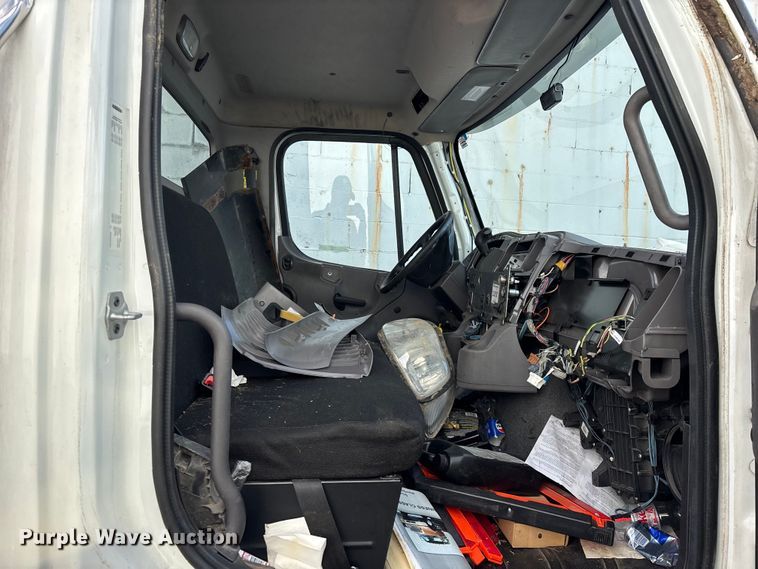 image for item EM5049 2020 Freightliner Business Class M2 truck cab and chassis