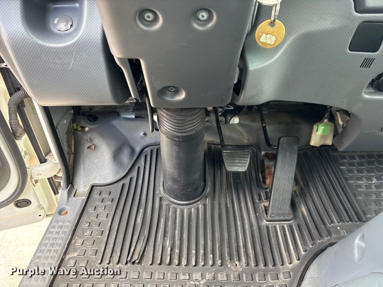 image for item EM5050 2016 Isuzu NPR box truck