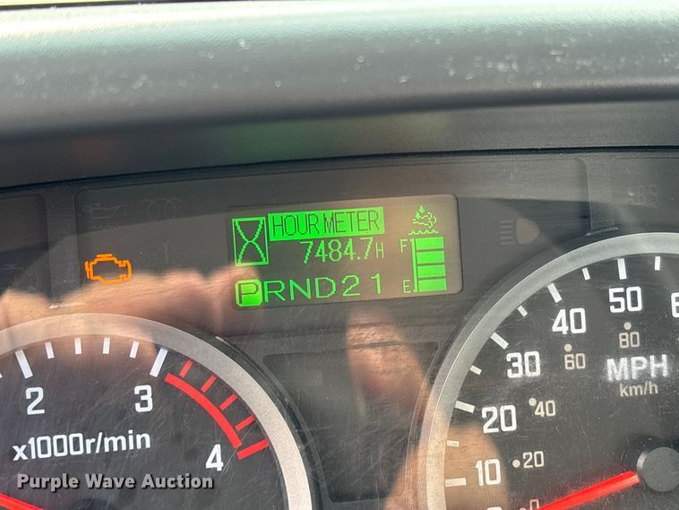 image for item EM5050 2016 Isuzu NPR box truck