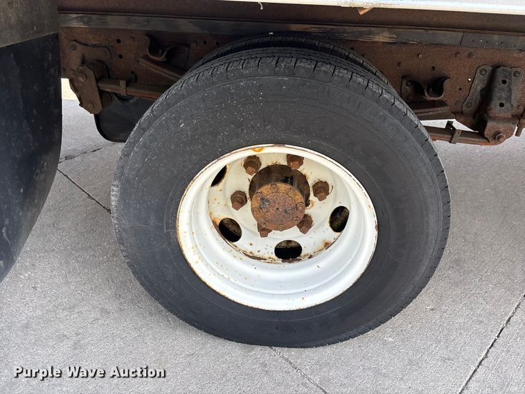 image for item EM5050 2016 Isuzu NPR box truck