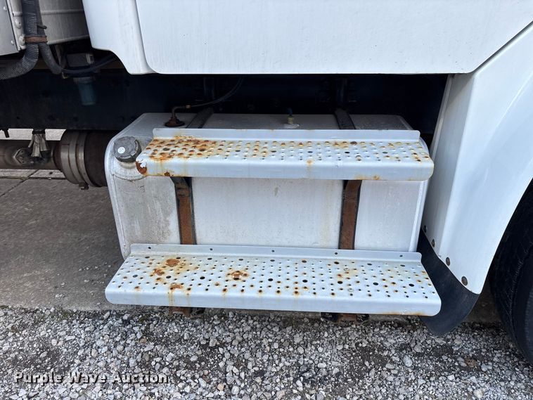 image for item EM5051 2016 Freightliner Business Class M2 refrigerated truck