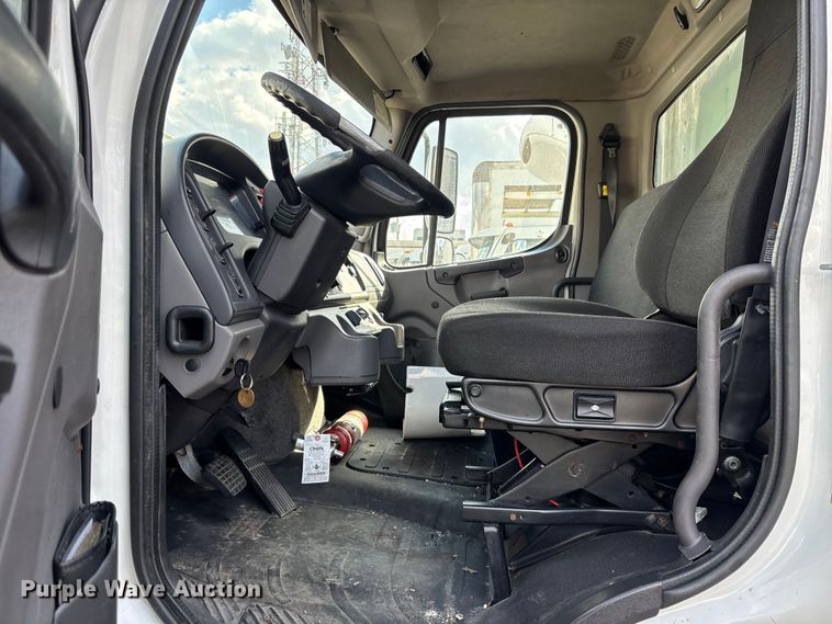 image for item EM5051 2016 Freightliner Business Class M2 refrigerated truck