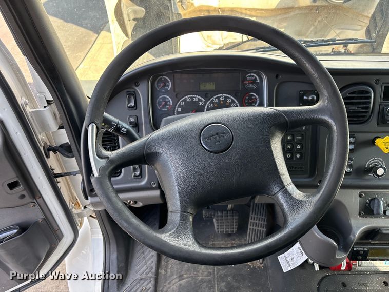 image for item EM5051 2016 Freightliner Business Class M2 refrigerated truck