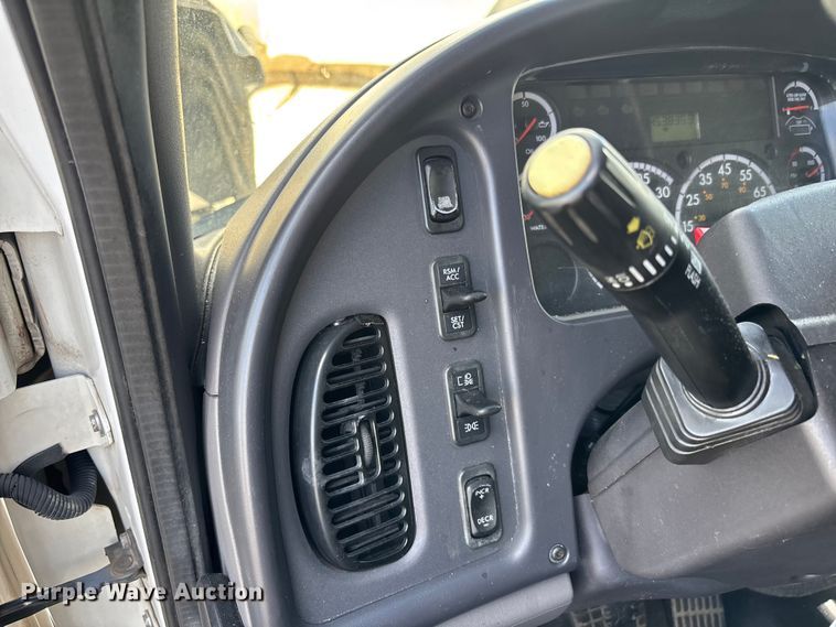 image for item EM5051 2016 Freightliner Business Class M2 refrigerated truck