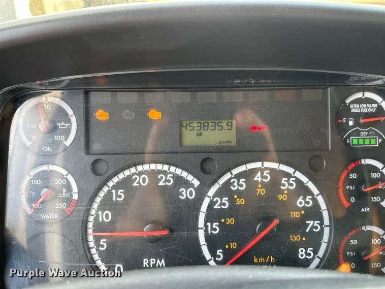 image for item EM5051 2016 Freightliner Business Class M2 refrigerated truck