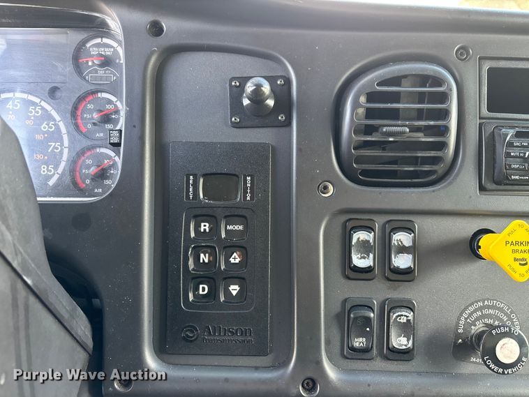 image for item EM5051 2016 Freightliner Business Class M2 refrigerated truck