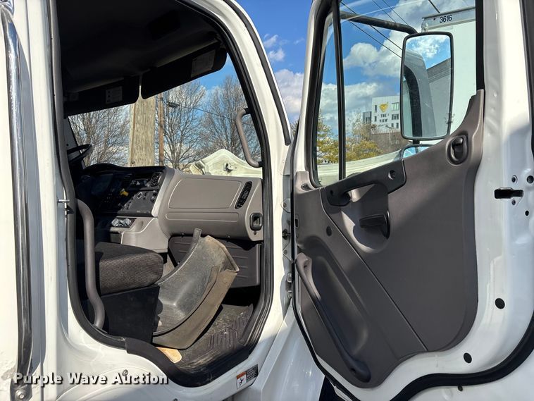 image for item EM5051 2016 Freightliner Business Class M2 refrigerated truck