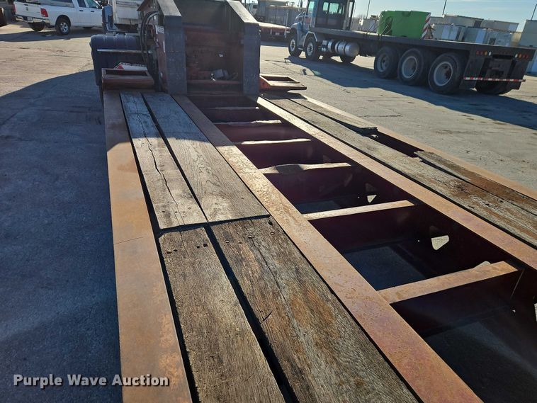 image for item EO7147 1992 Trail King Industries TK80HDG-443 lowboy equipment trailer