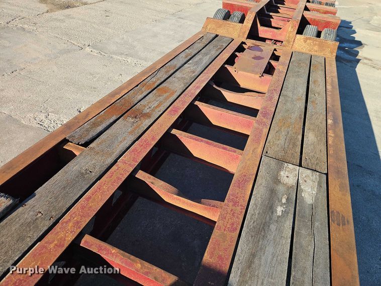 image for item EO7147 1992 Trail King Industries TK80HDG-443 lowboy equipment trailer