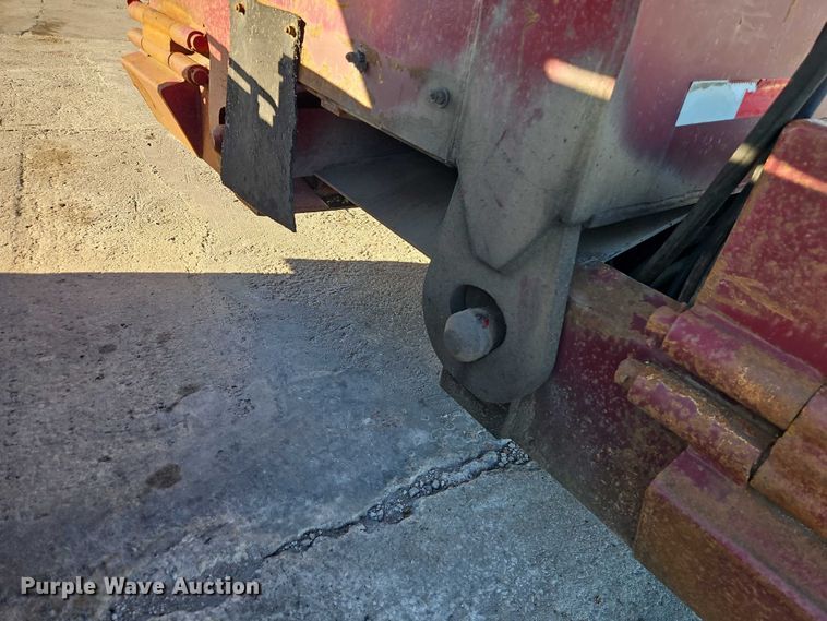 image for item EO7147 1992 Trail King Industries TK80HDG-443 lowboy equipment trailer