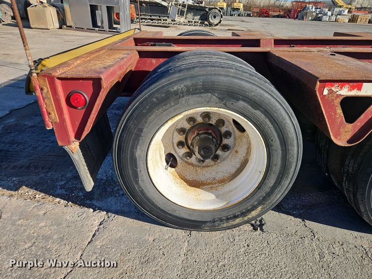 image for item EO7147 1992 Trail King Industries TK80HDG-443 lowboy equipment trailer