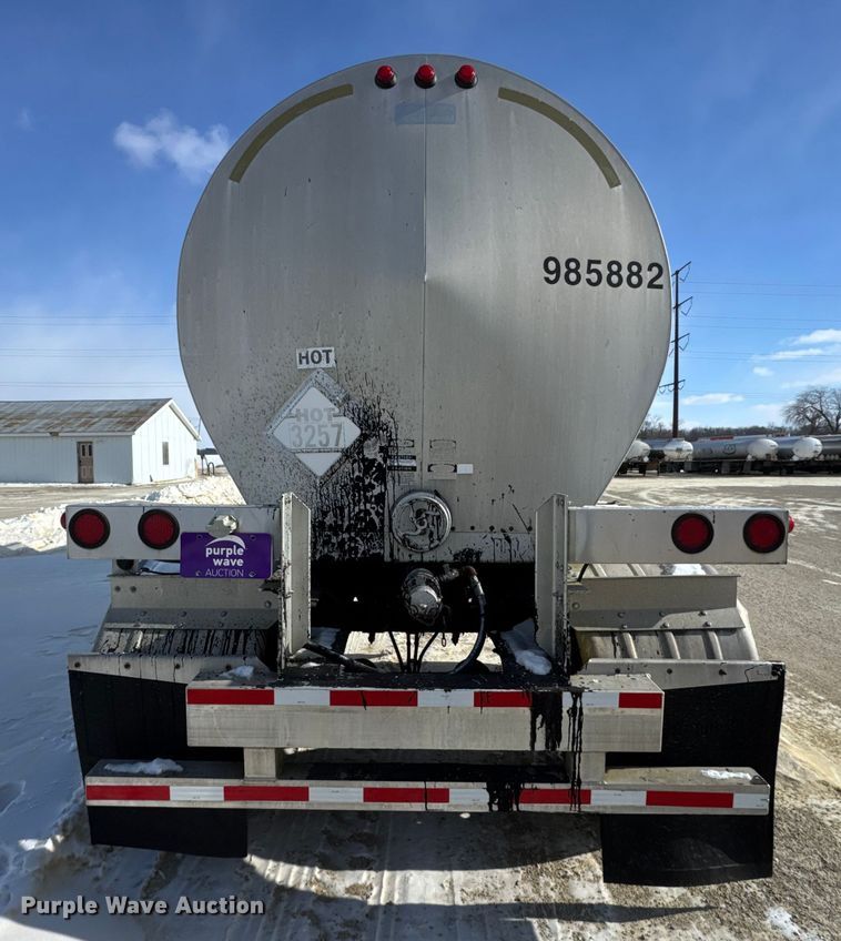 image for item ER0394 1998 Polar asphalt trailer