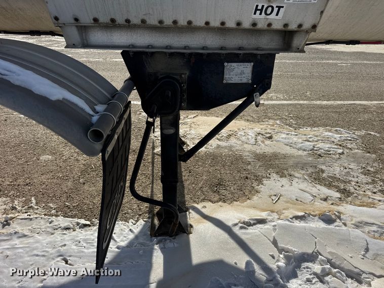 image for item ER0394 1998 Polar asphalt trailer