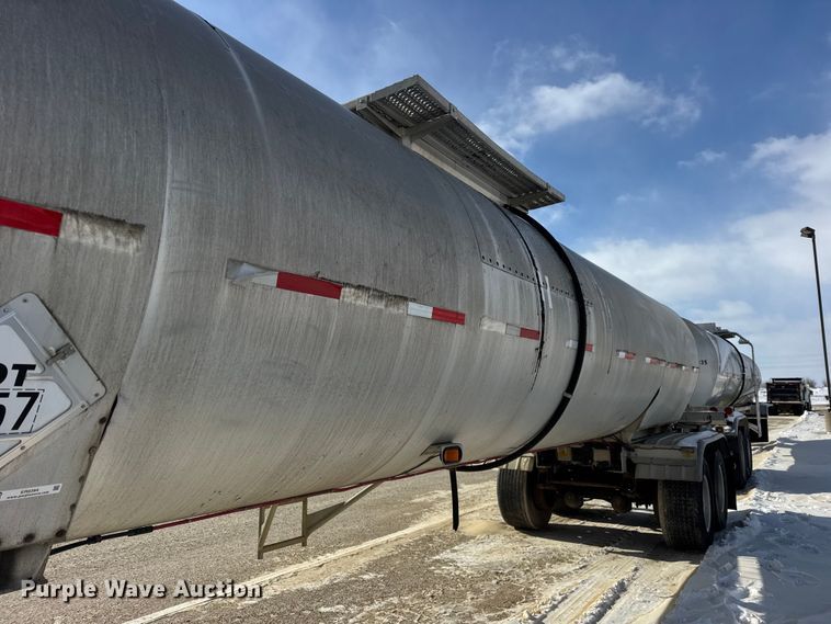 image for item ER0394 1998 Polar asphalt trailer