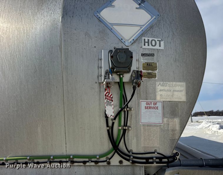 image for item ER0394 1998 Polar asphalt trailer