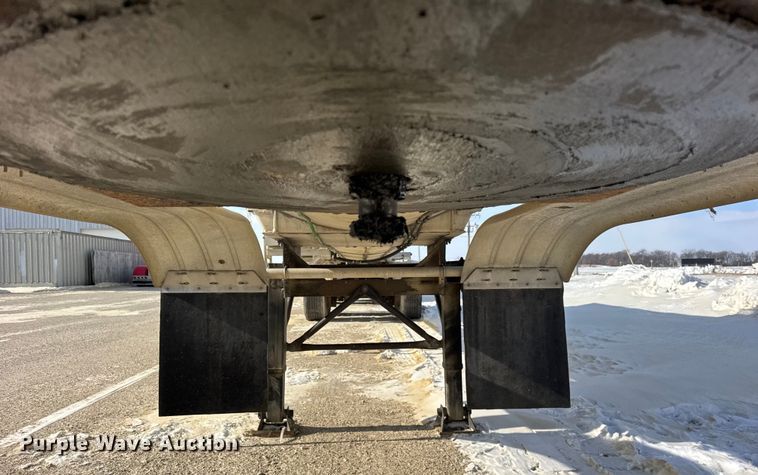 image for item ER0394 1998 Polar asphalt trailer