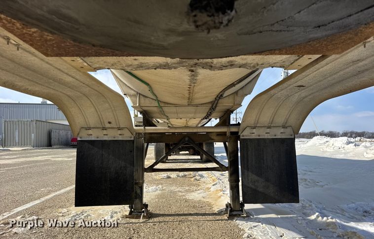 image for item ER0394 1998 Polar asphalt trailer