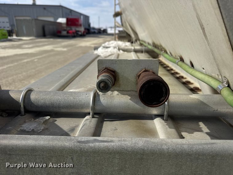 image for item ER0394 1998 Polar asphalt trailer