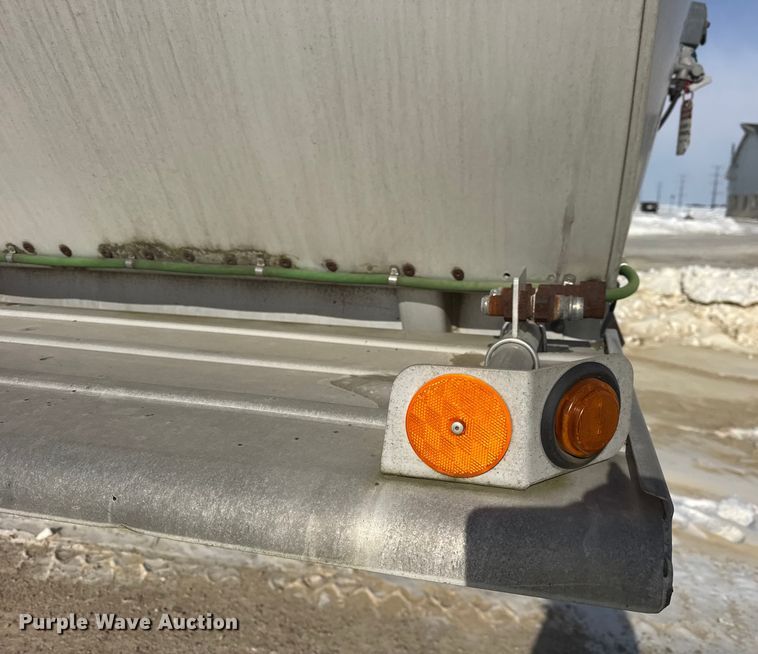 image for item ER0394 1998 Polar asphalt trailer