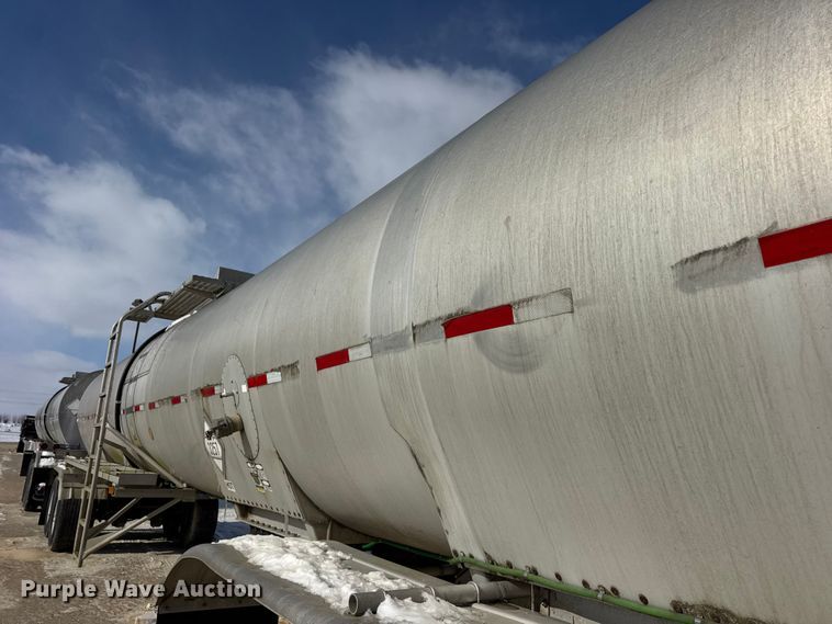 image for item ER0394 1998 Polar asphalt trailer