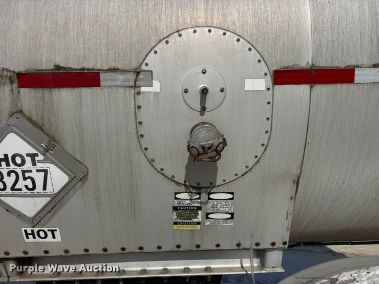 image for item ER0394 1998 Polar asphalt trailer