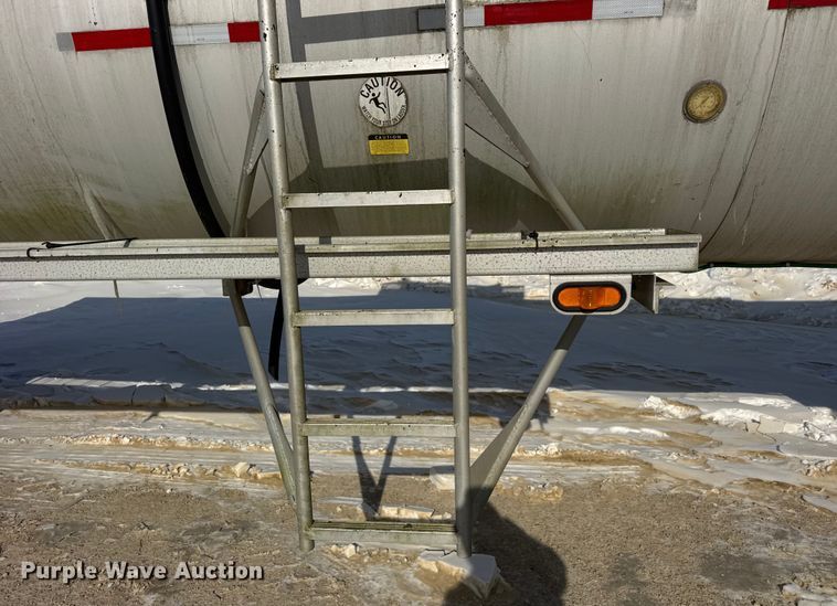 image for item ER0394 1998 Polar asphalt trailer