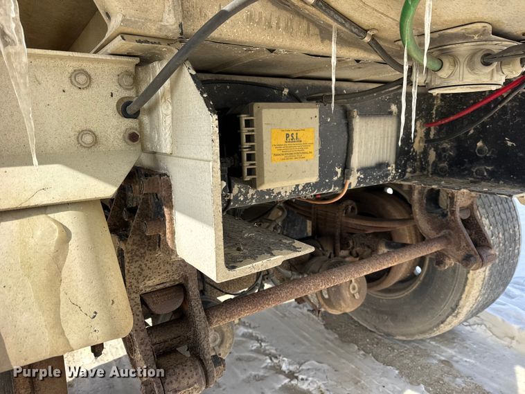 image for item ER0394 1998 Polar asphalt trailer