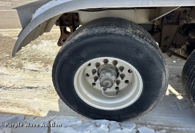 image for item ER0394 1998 Polar asphalt trailer