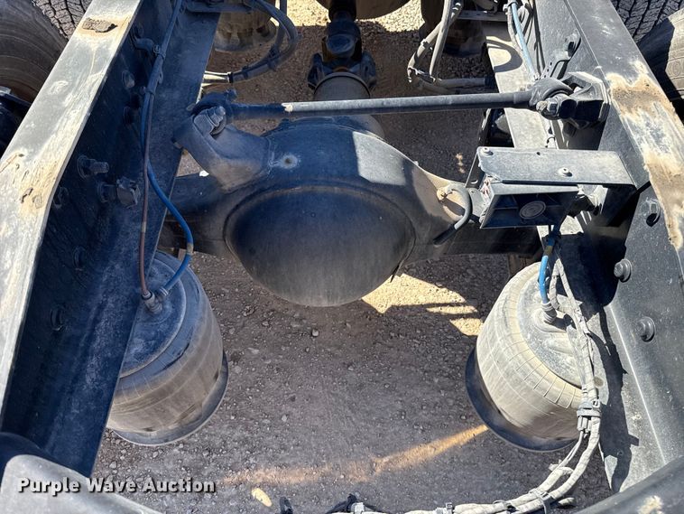 image for item ES5784 2021 Freightliner Cascadia 126 semi truck