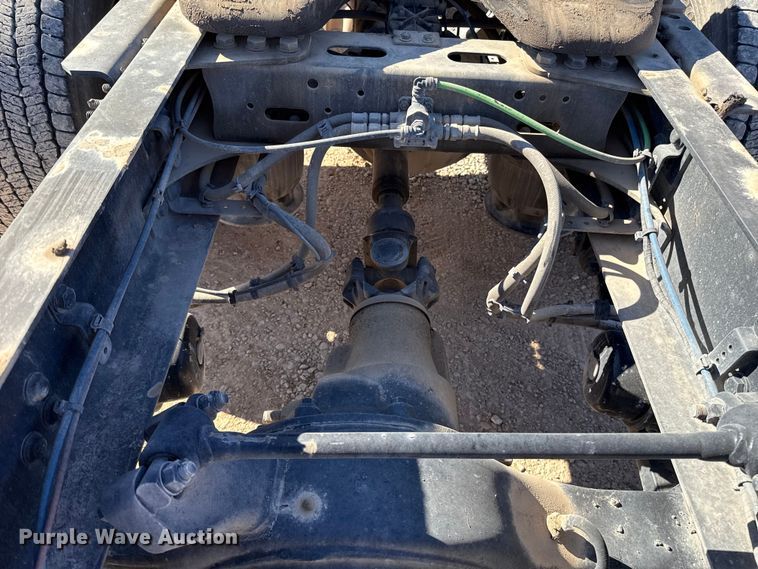 image for item ES5784 2021 Freightliner Cascadia 126 semi truck