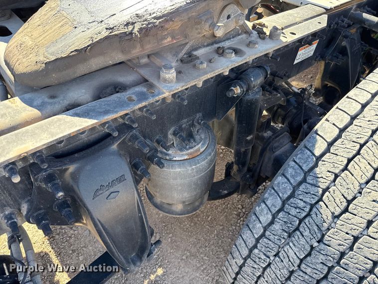 image for item ES5784 2021 Freightliner Cascadia 126 semi truck