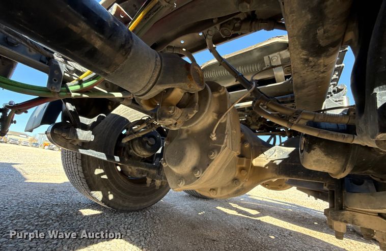 image for item ES5784 2021 Freightliner Cascadia 126 semi truck