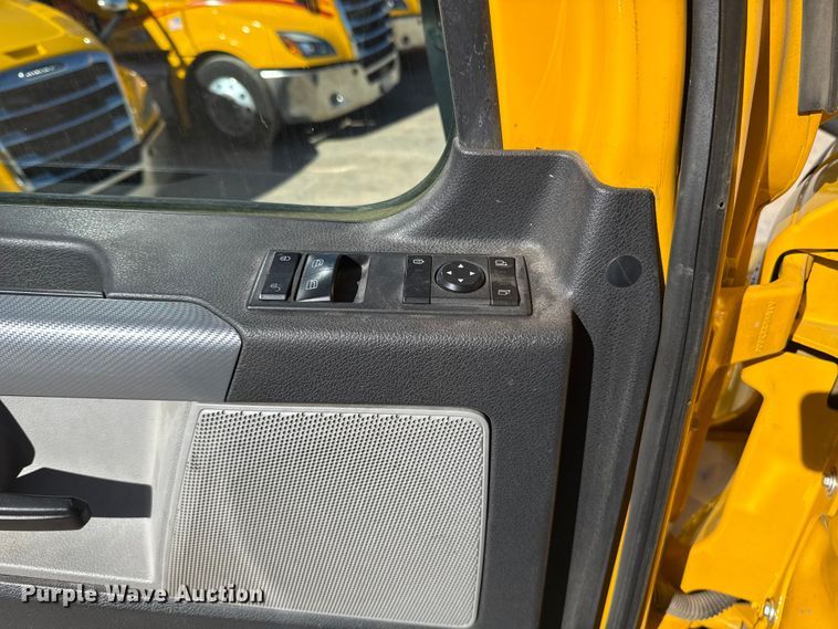 image for item ES5784 2021 Freightliner Cascadia 126 semi truck