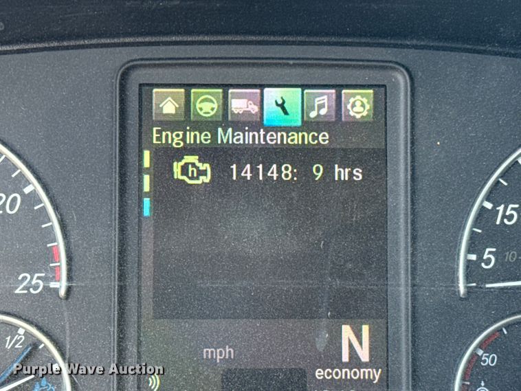 image for item ES5784 2021 Freightliner Cascadia 126 semi truck