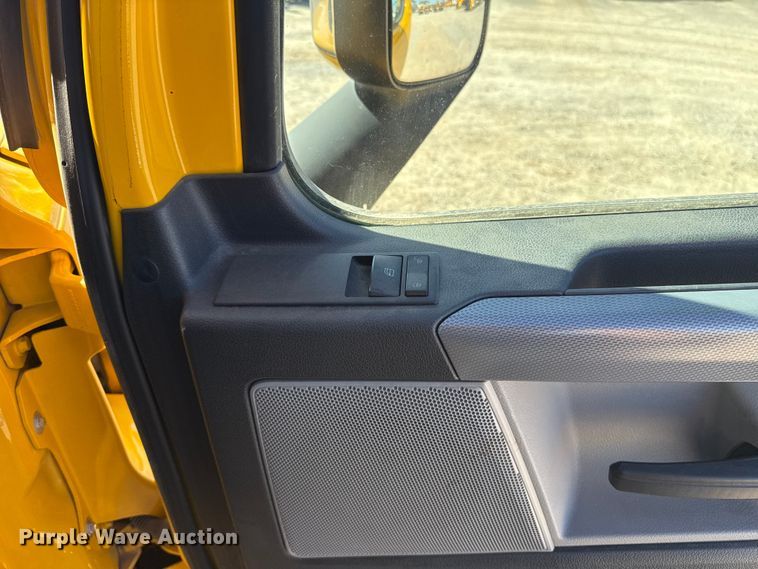 image for item ES5784 2021 Freightliner Cascadia 126 semi truck