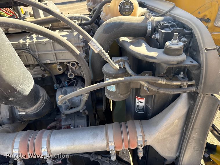 image for item ES5784 2021 Freightliner Cascadia 126 semi truck