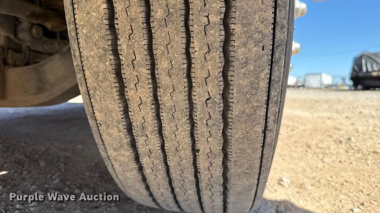 image for item ES5784 2021 Freightliner Cascadia 126 semi truck